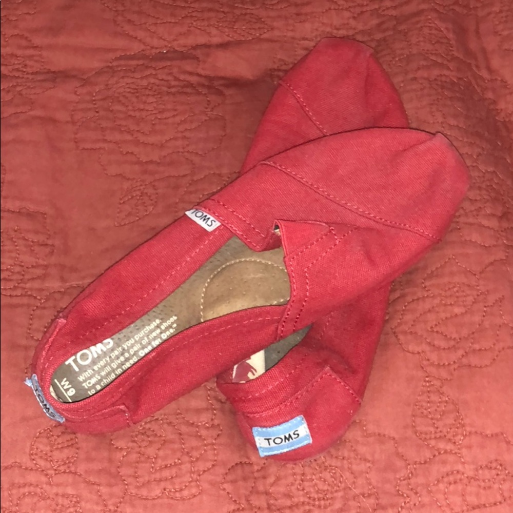 Toms